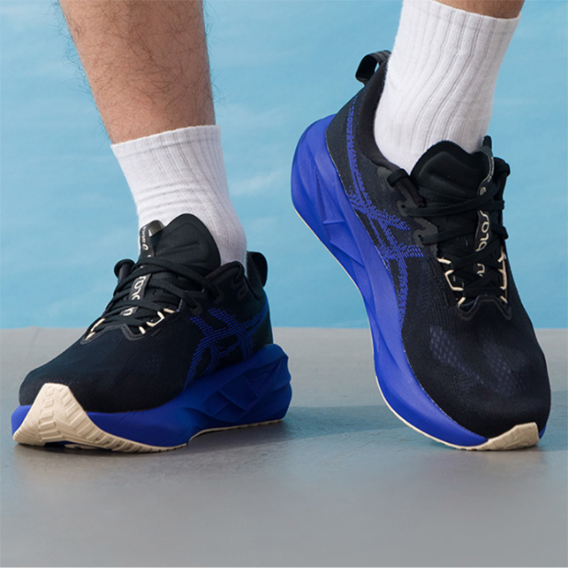 Asics NOVABLAST 5 Negro Azul R - Running Gear Asics reseña y precio